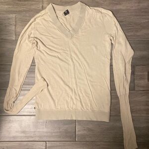 Victorinox long sleeve V neck sweater/knit shirt fits and to M
